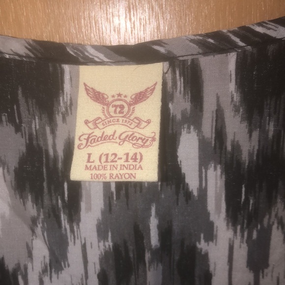 Sleeveless top (185) - Picture 3 of 4